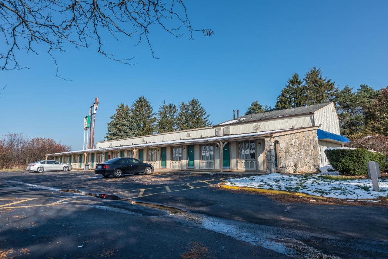 Oyo Hotel Wadsworth Oh I-76 Экстерьер фото