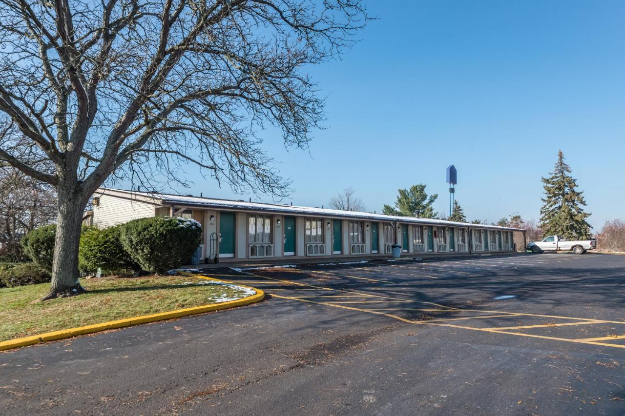 Oyo Hotel Wadsworth Oh I-76 Экстерьер фото